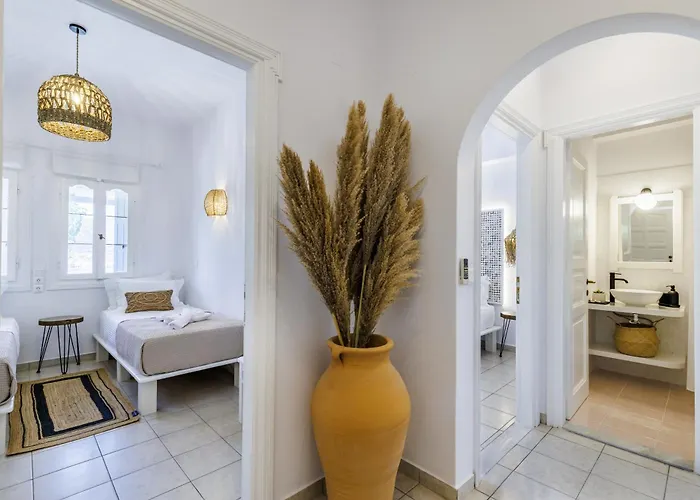 Ourania & 斯科派洛斯